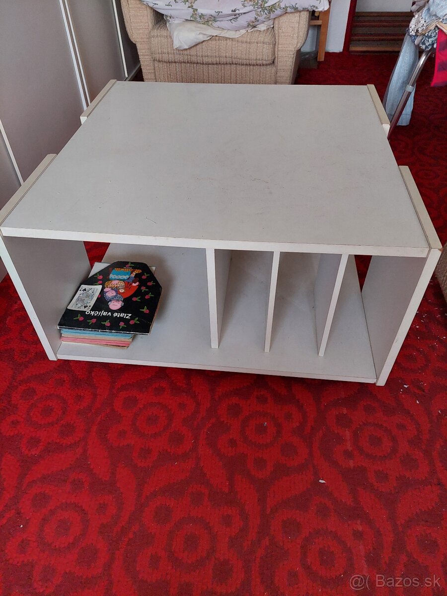 stolík