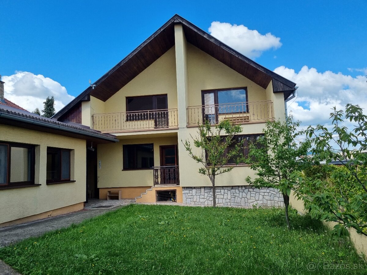 Rodinný dom s podkrovím a prístavbou v Lučenci