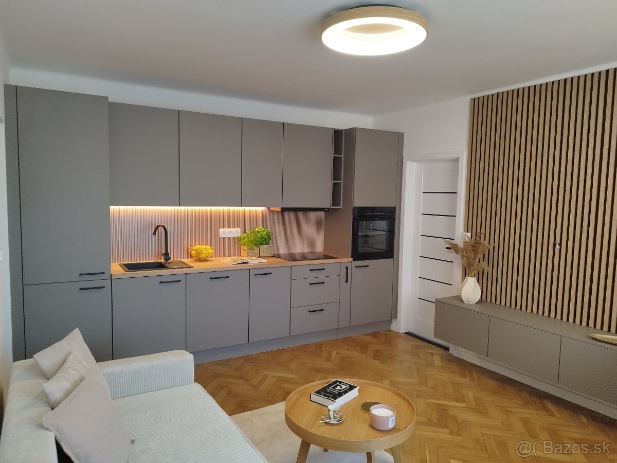Kompletne zrekonštruovaný a zariadený byt v Novom meste