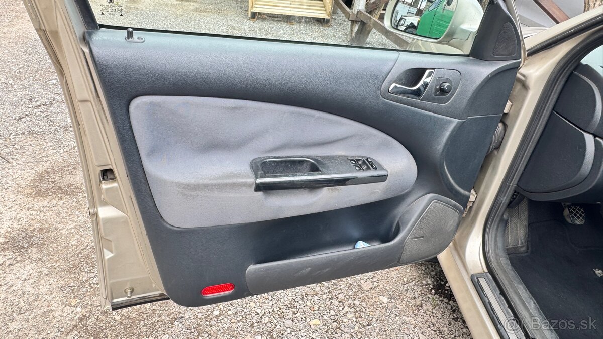 DOPYT Tapacír čalúnenie Škoda Octavia 1 FL 2004