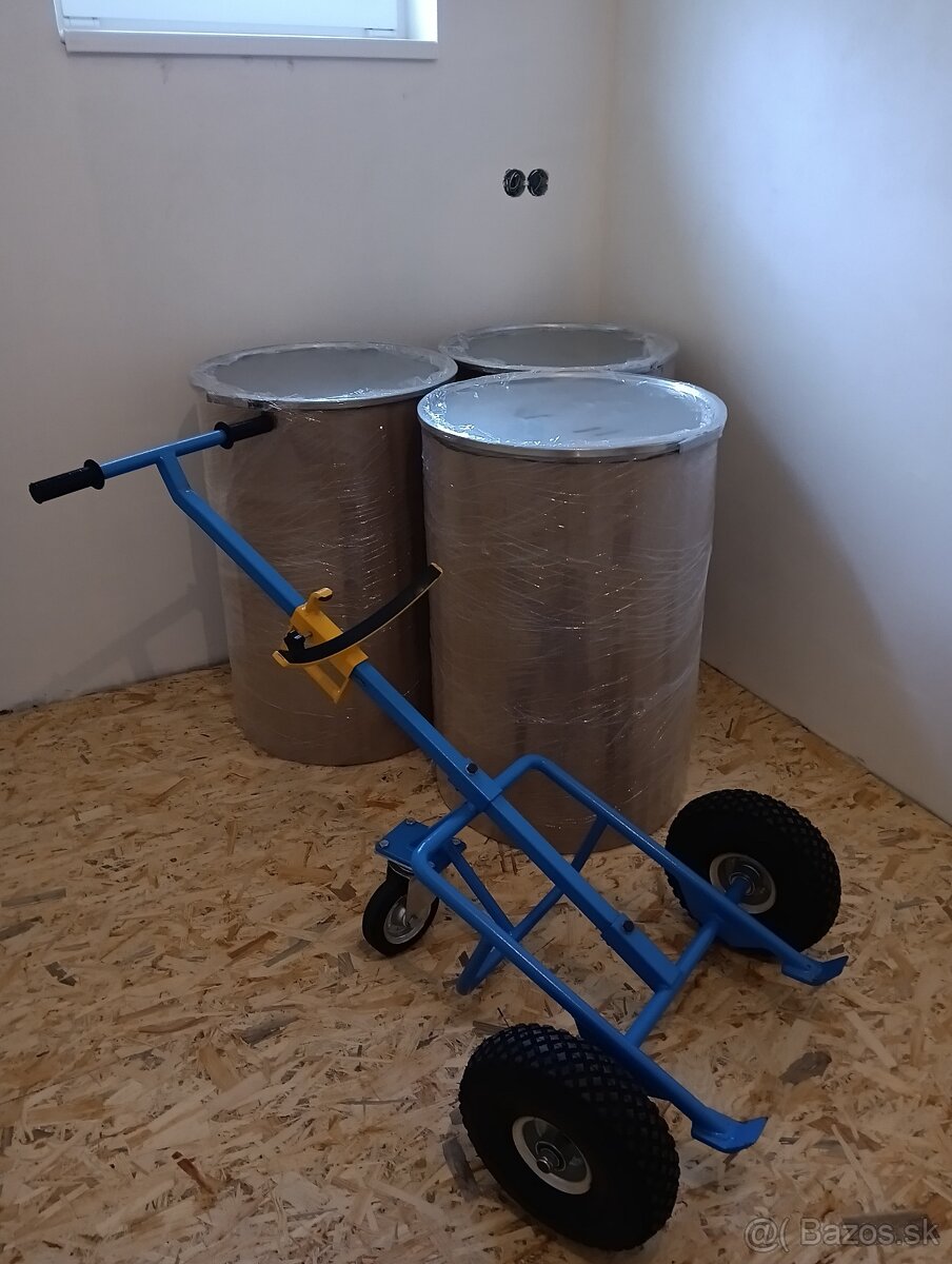 Predám 3 kusy nerezových 200l sudov + príslušenstvo...