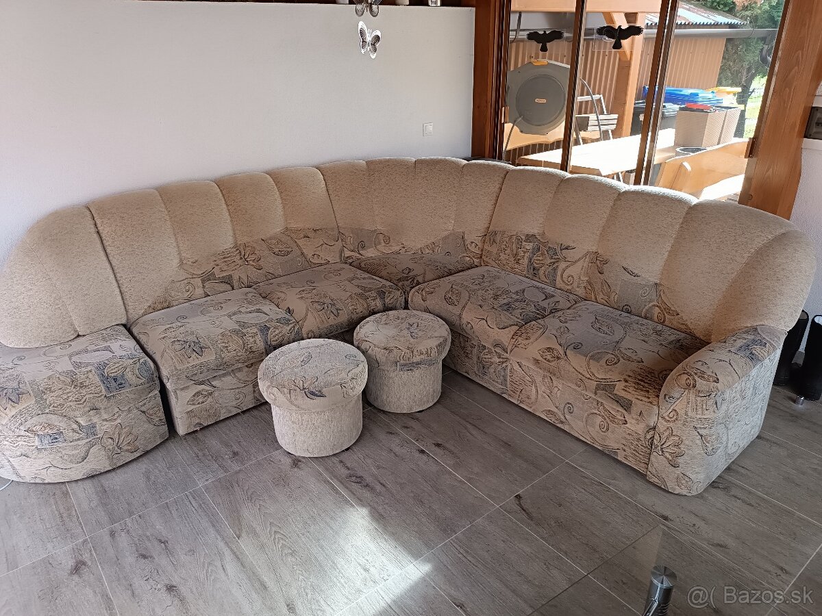 Ponúkam rozkladací gauč s úložným priestorom