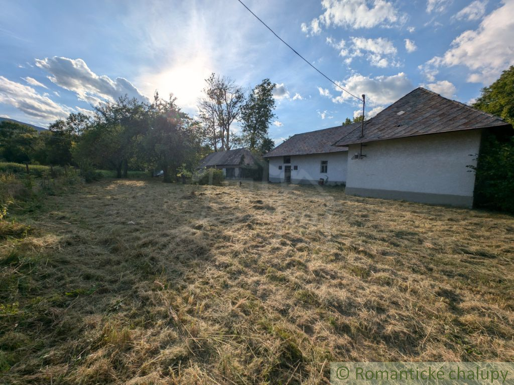 Priestranný pozemok s pôvodným domom - Kolonica, okr. Snin