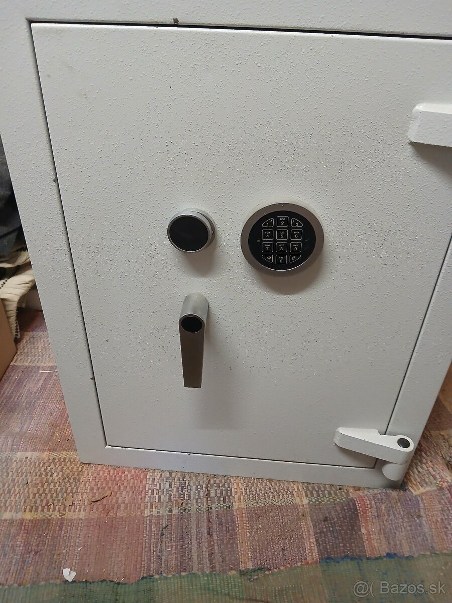 trezor nábytkový TLA 7 dvojzámkový