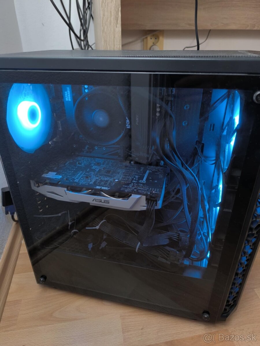 Predám stolný počítač