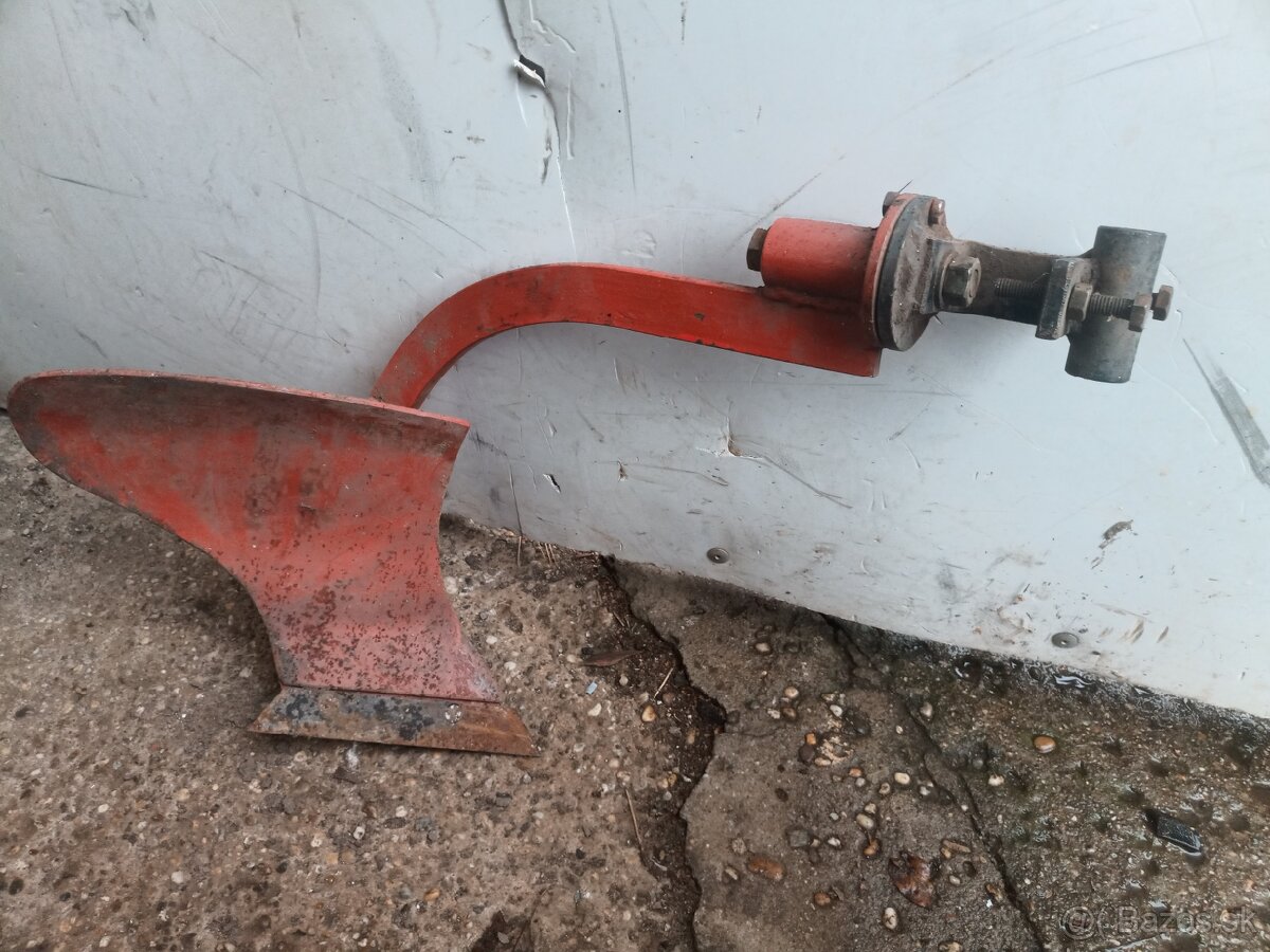 Pluh jednoradlicny na Robi, Robix