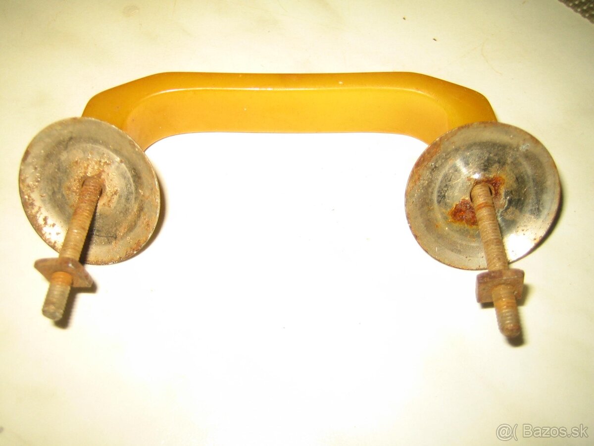 úchytky na nábytok