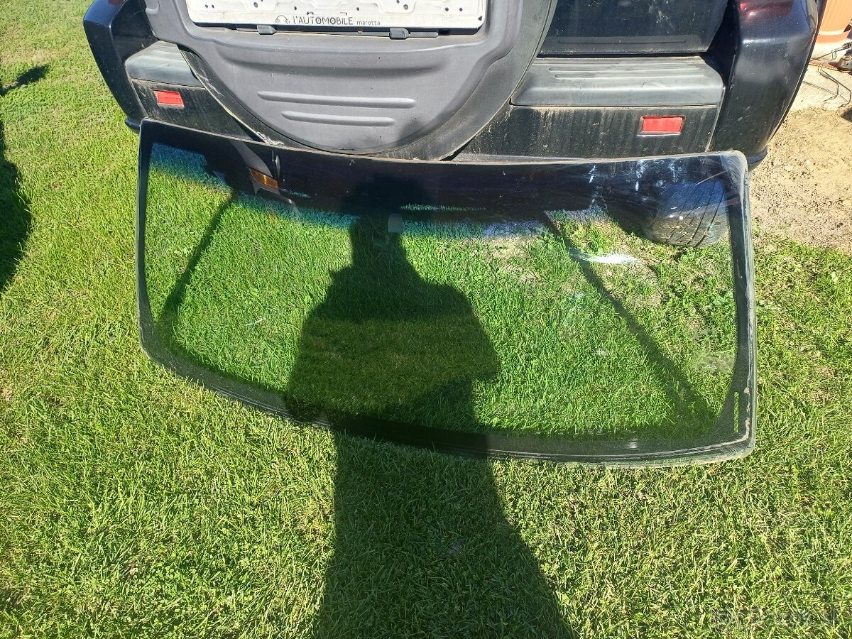 Jeep liberty kj 2006 celne sklo