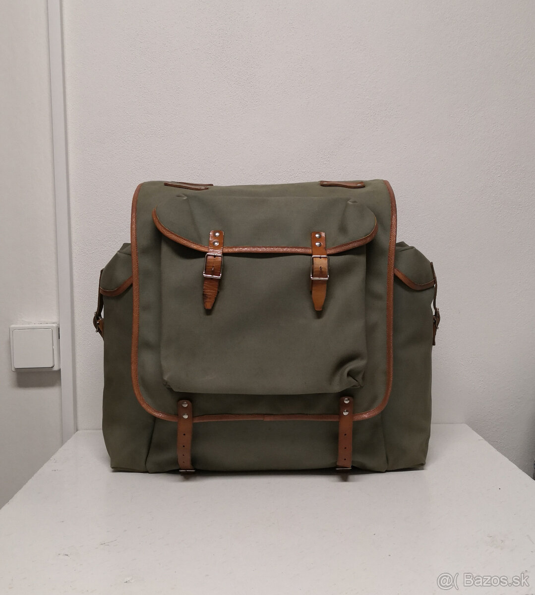Starý vojenský batoh