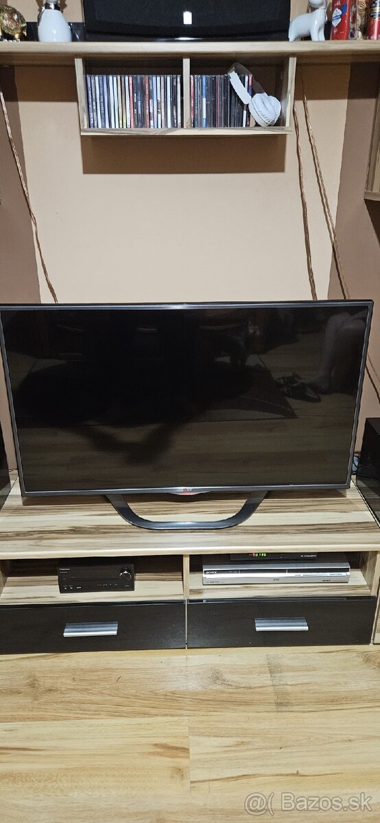 LG televízor 42"(107xcm)