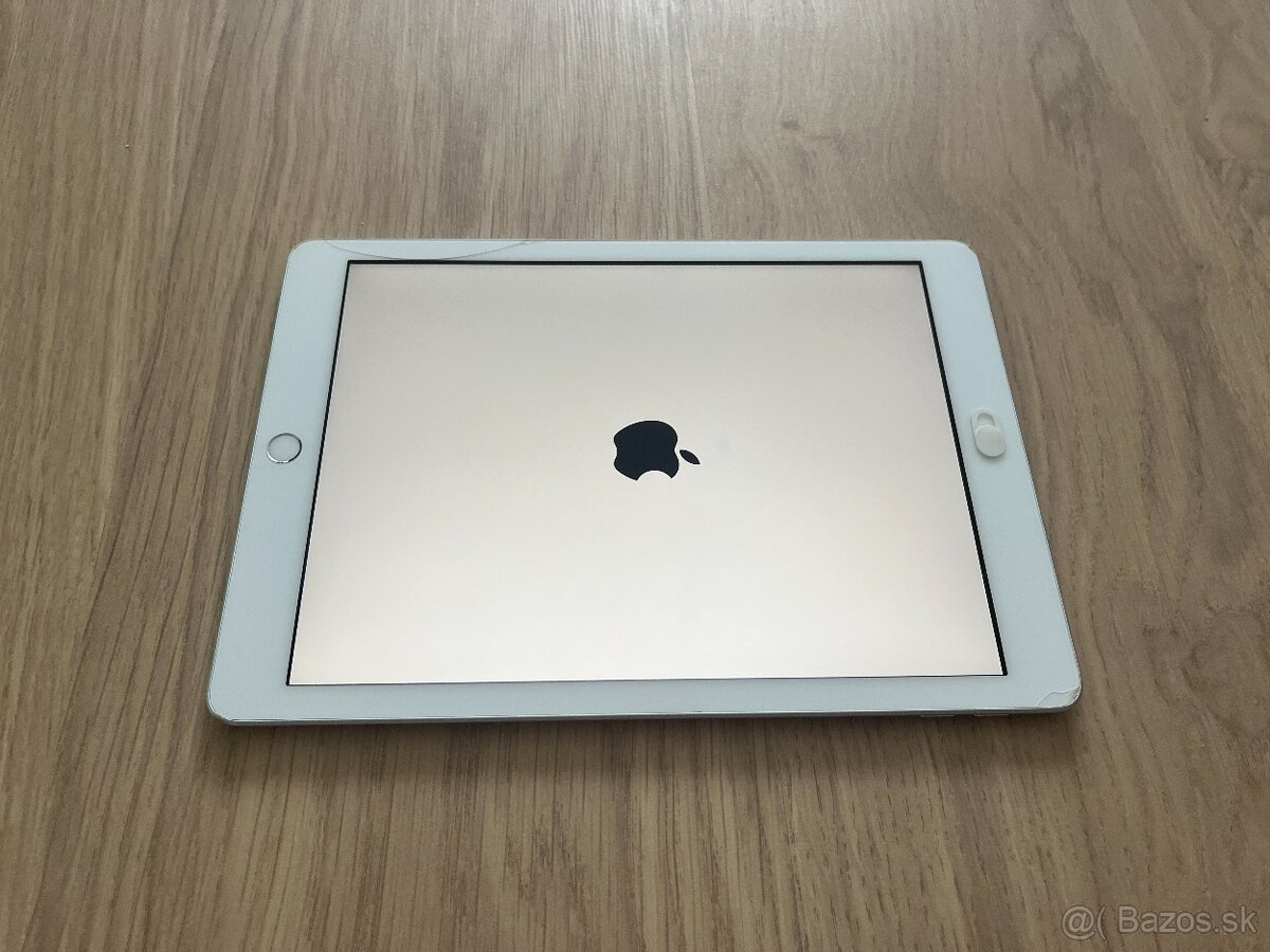 Predám Apple iPad 6. generácie (32 GB, Wi-Fi, Silver)