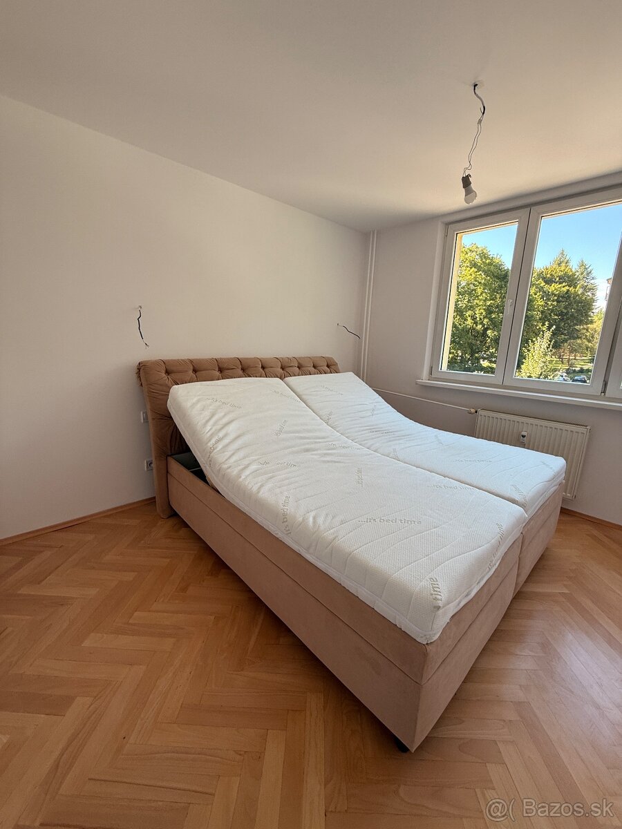 ČALÚNENÁ MANŽELSKÁ POSTEĽ