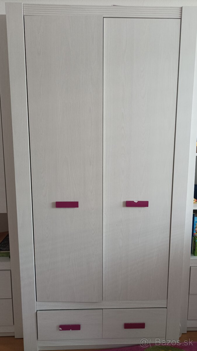 Šatníková skriňa