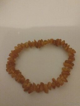 Jantárový náramok