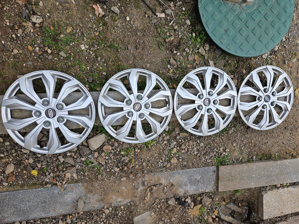 Ford 15" kryty kolies (puklice) predám.