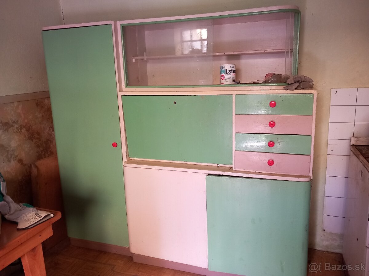 Predám retro kuchynský kredenc