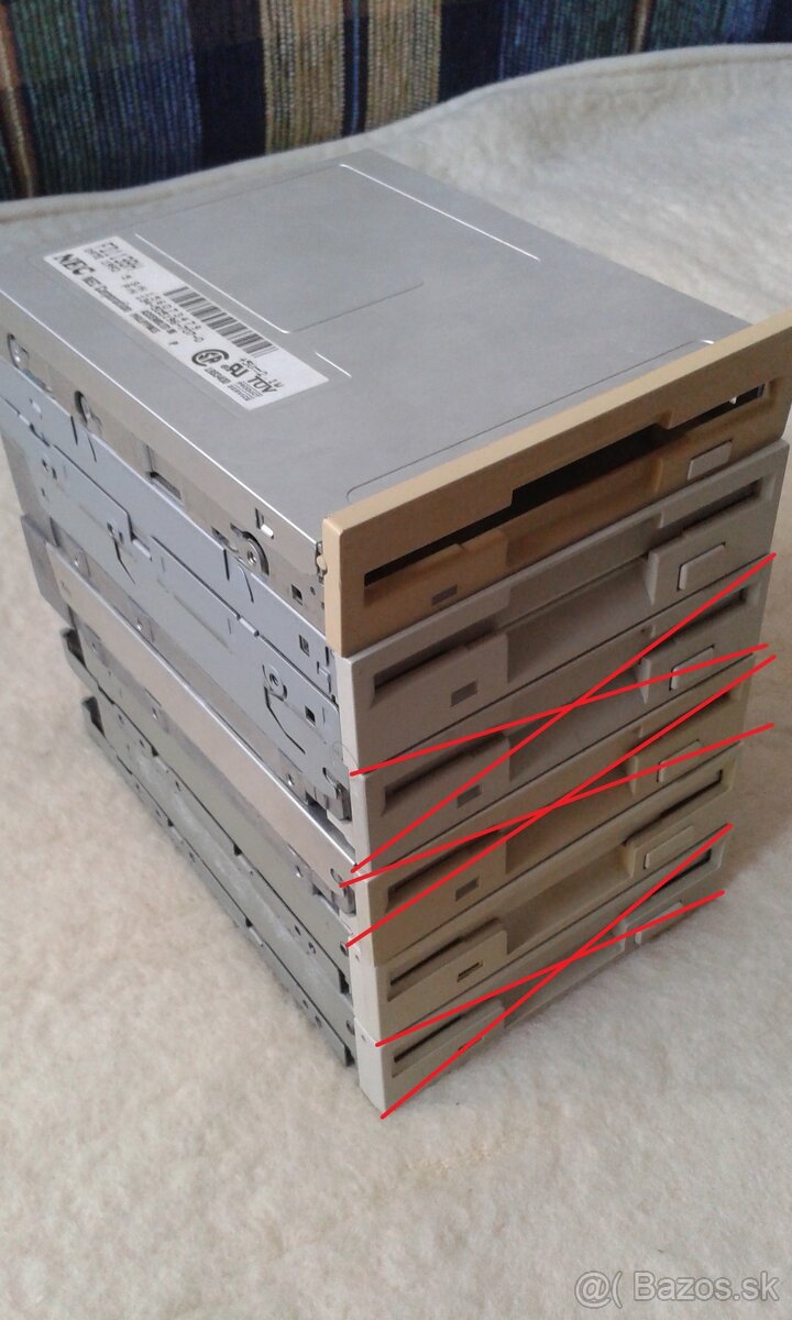 3x Disketové mechaniky (FDD) 1,44" HD