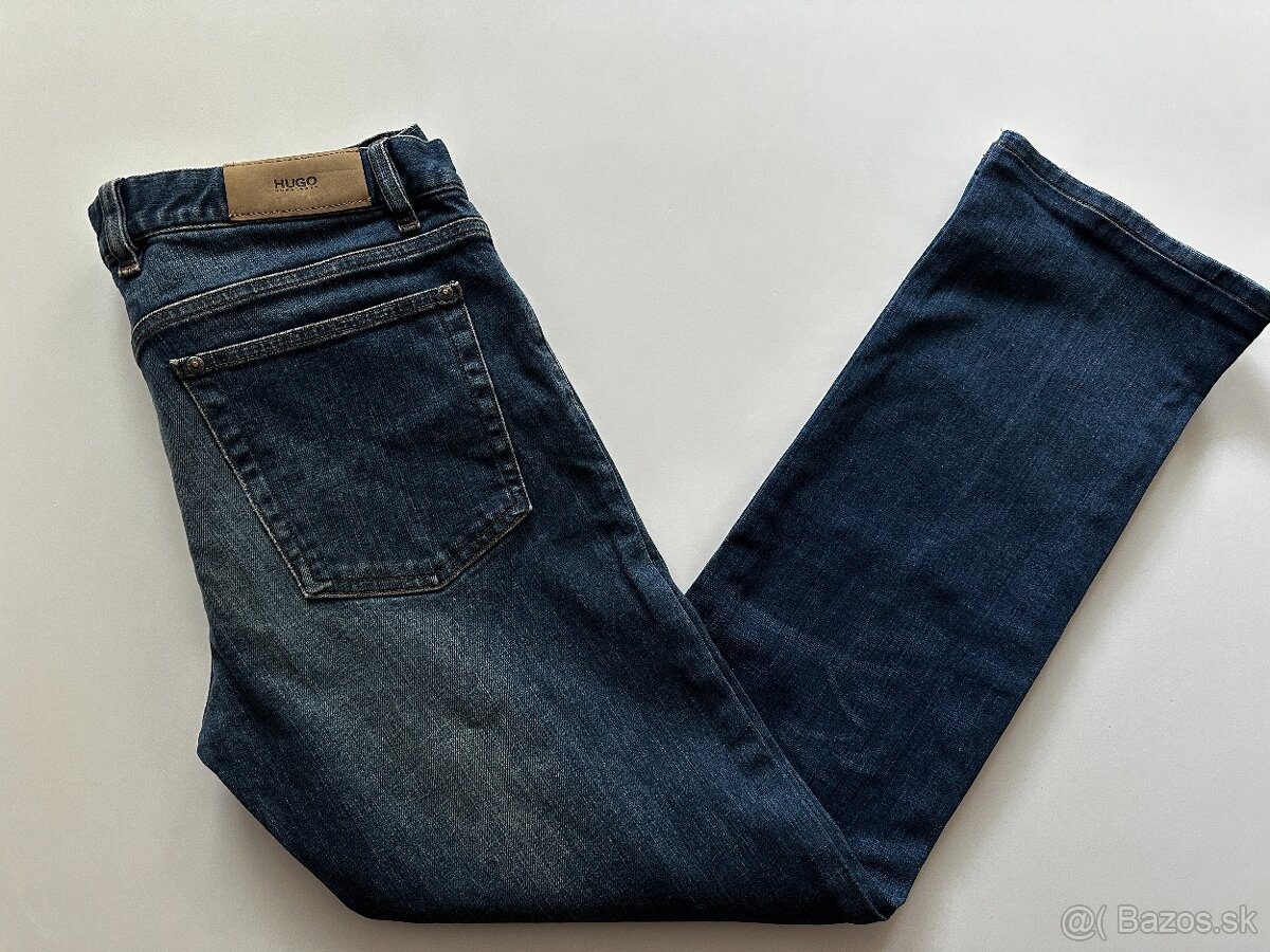 Pánske,kvalitné džínsy HUGO BOSS - RED - veľkosť 34/32