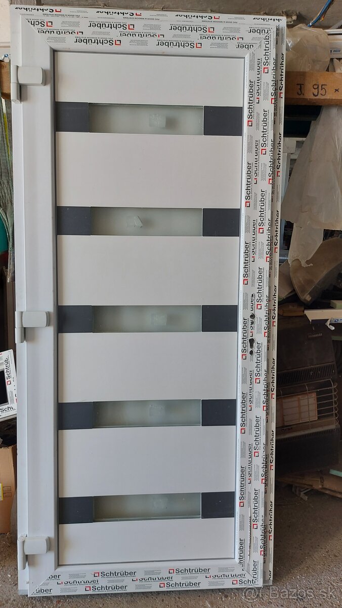 plastove vchodove dvere