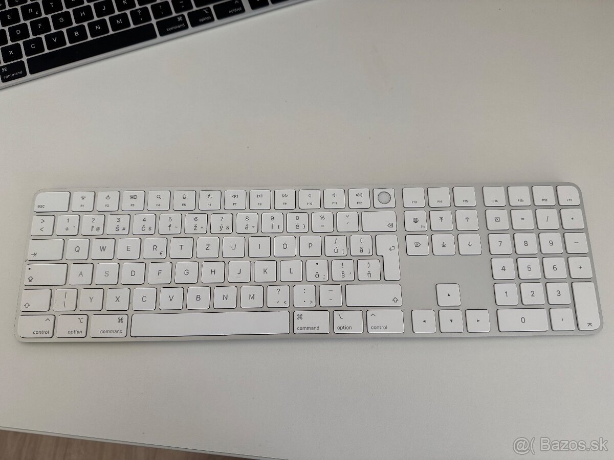 Apple Magic Keyboard s TouchID a numerickou klávesnicou SK