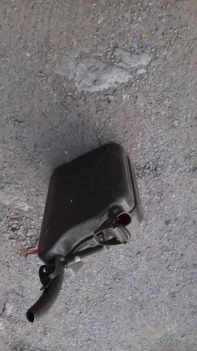 Predam 10 l kovovu bandasku.