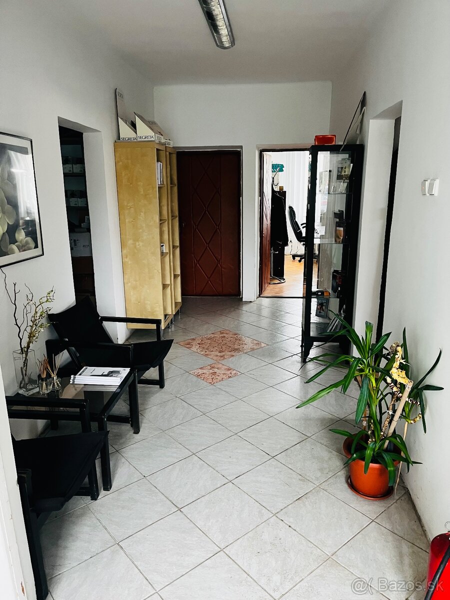 POLYFUNKČNÝ OBJEKT, 692m2, VT