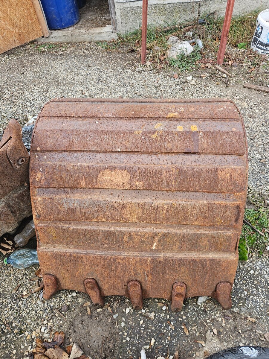 Predám lyžice na JCB