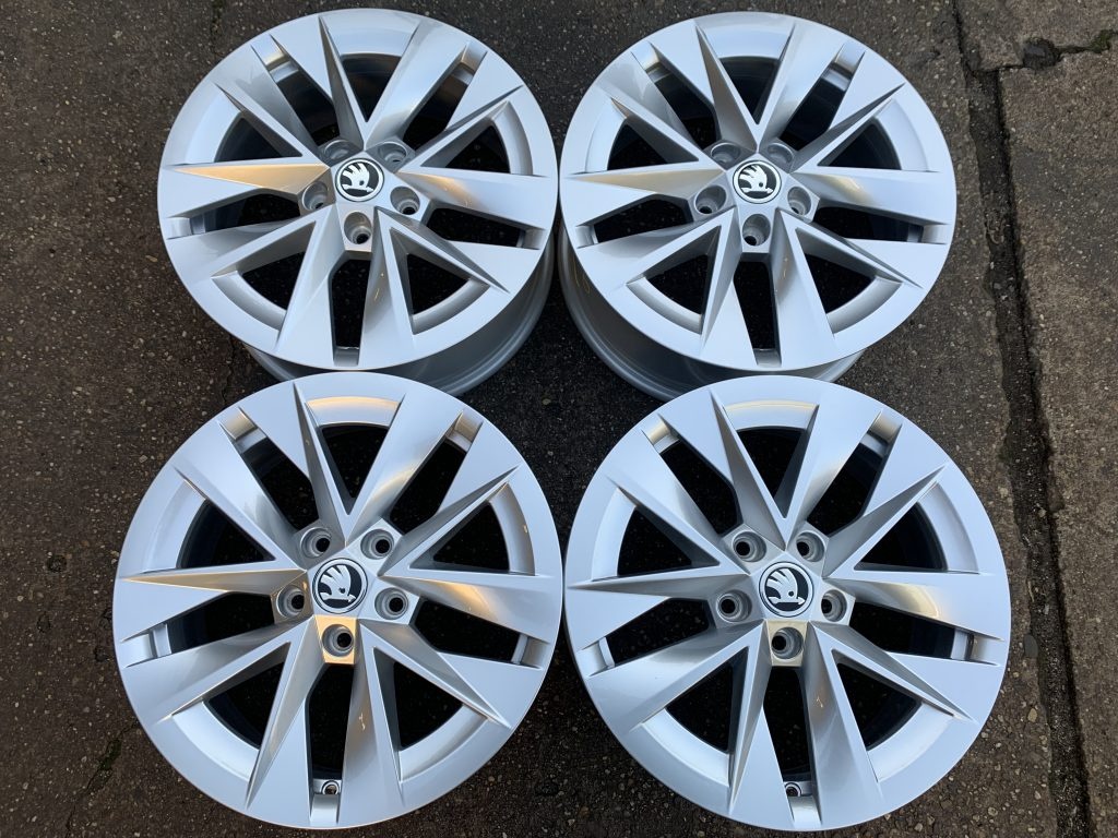 Alu ŠKODA OCTAVIA 4 R 17 originál + zimné pneu.