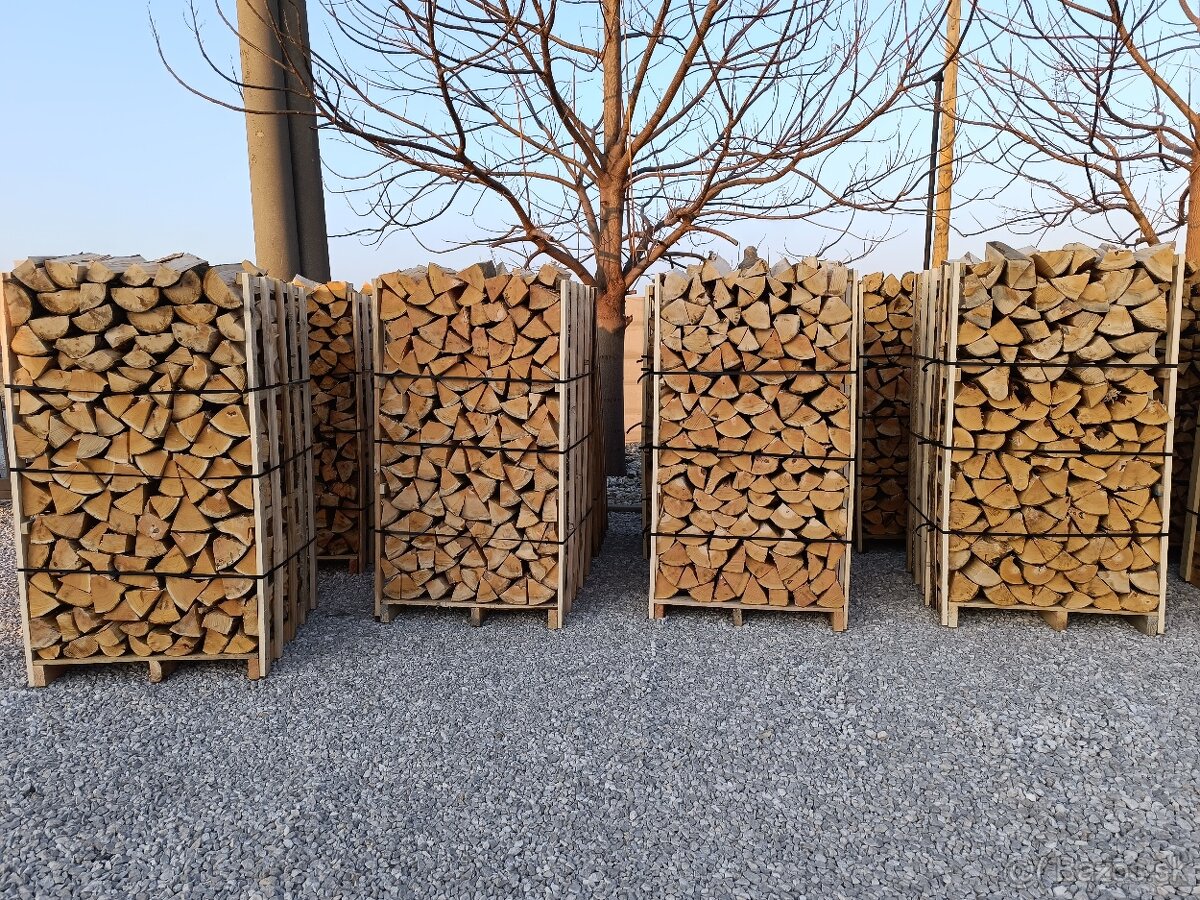 Palivove drevo DUB BUK 1,8m3 ukladane štiepané v klietke
