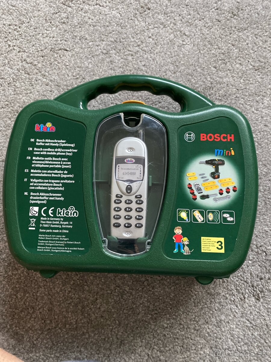 Bosch kufrik s akuskrutkovacom a naradim