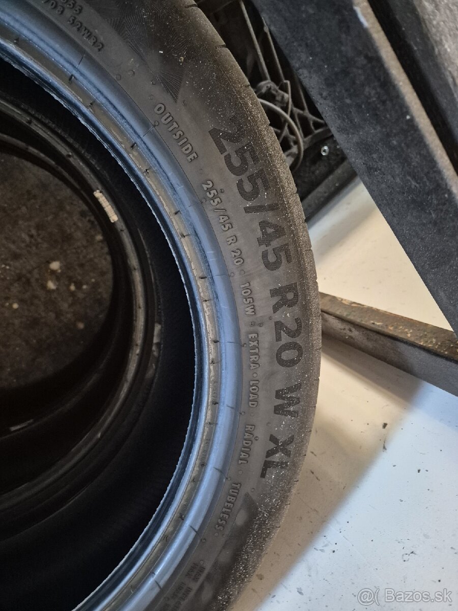 Continental 255/45 R20