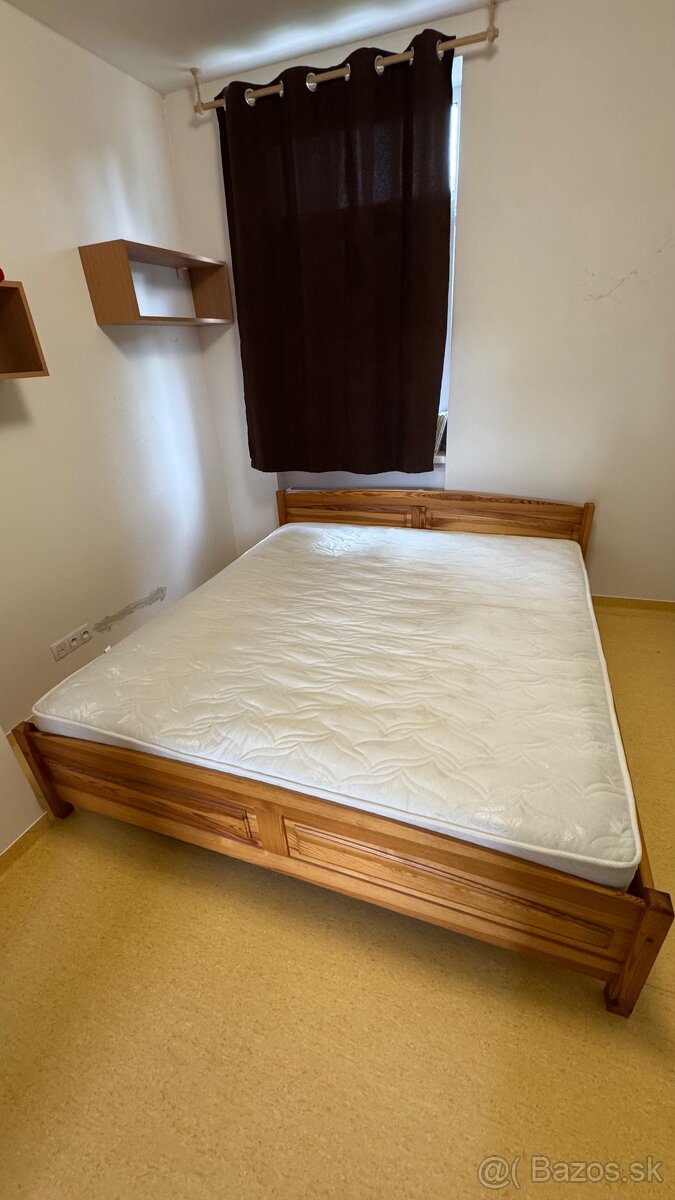Manželska postel s matracom