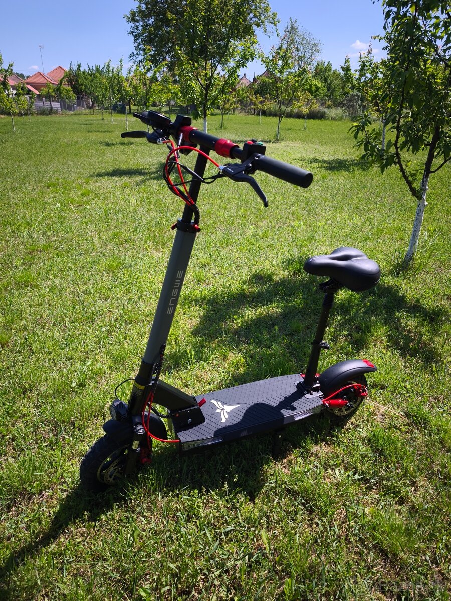 Elektrokolobežka so sedadlom