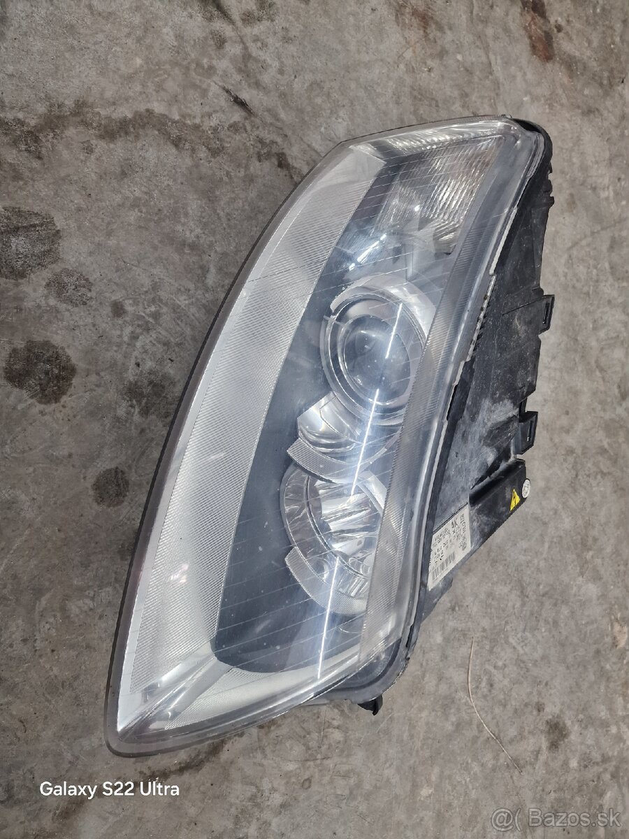 Predam svetlo xenon audi a6 4f