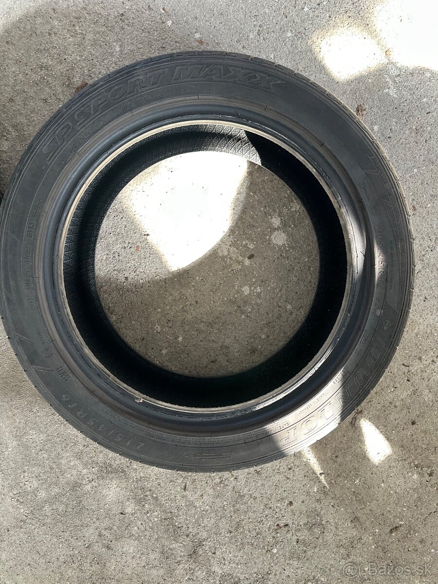 Predam jednu pneumatiku DUNLOP 215/45 r16