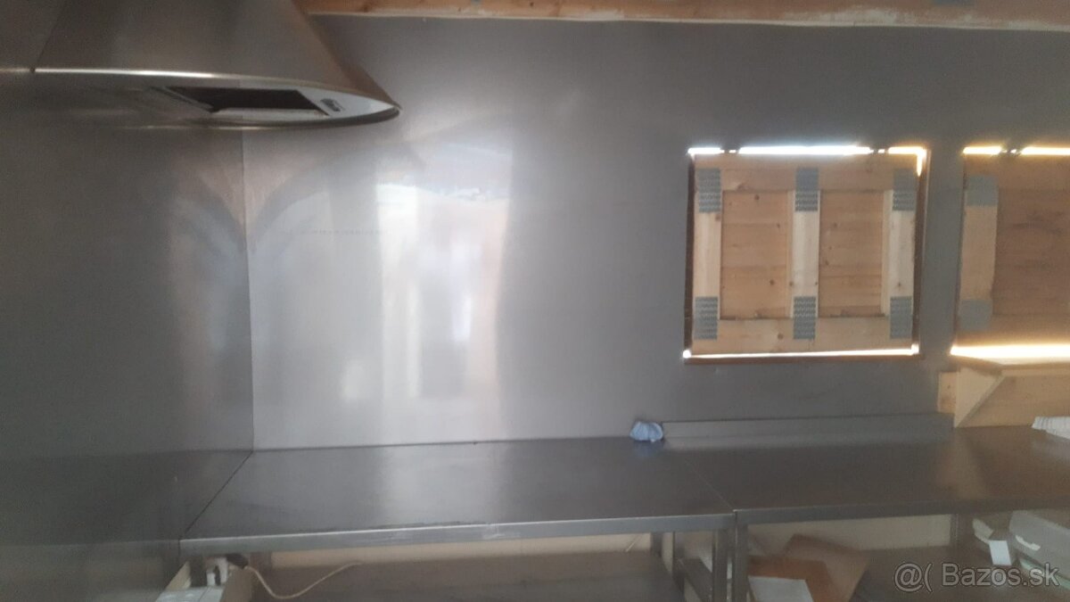 nerezove stoly 3ks celkom 600€