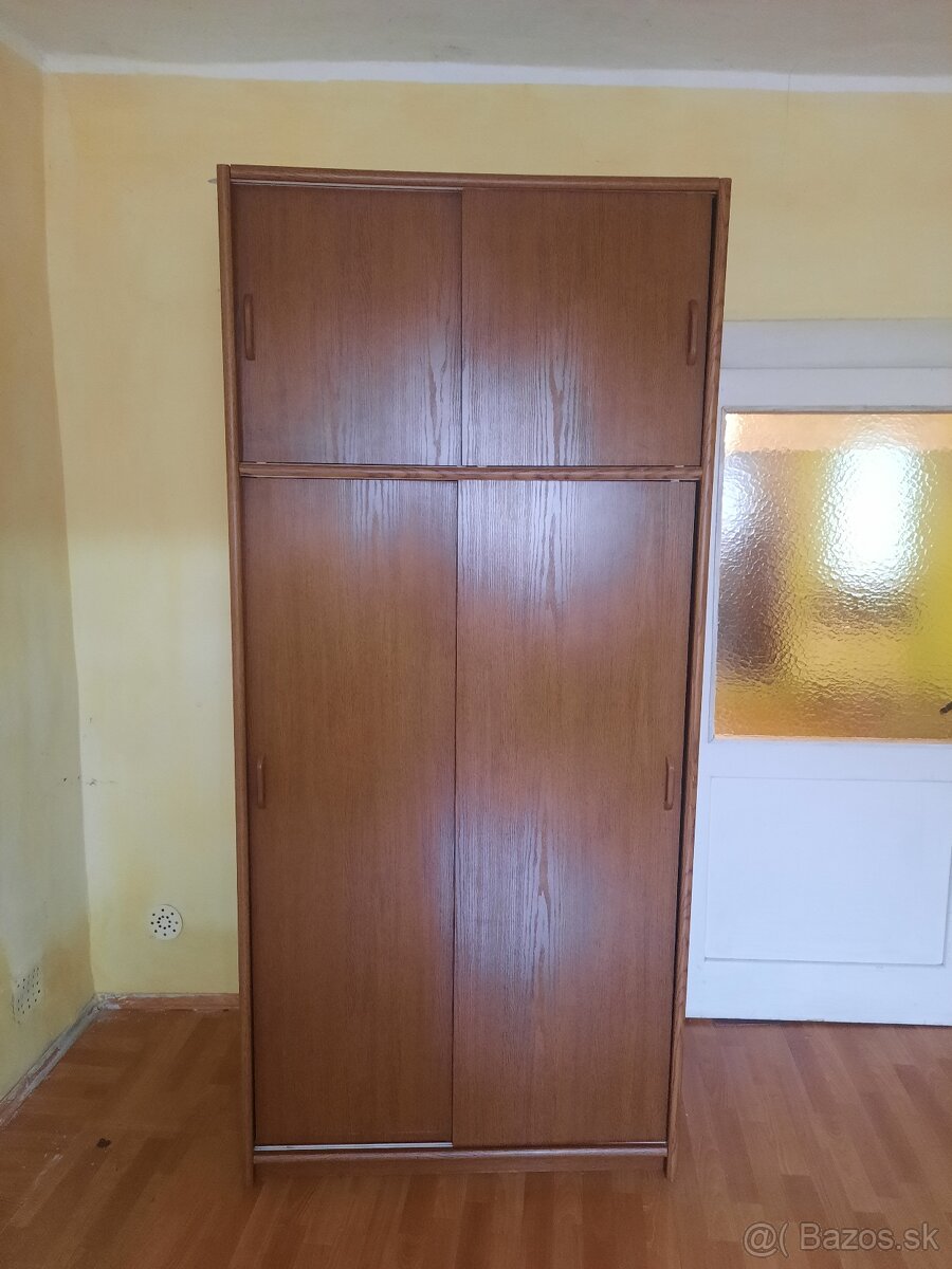 Predám dvojdielnu skriňu