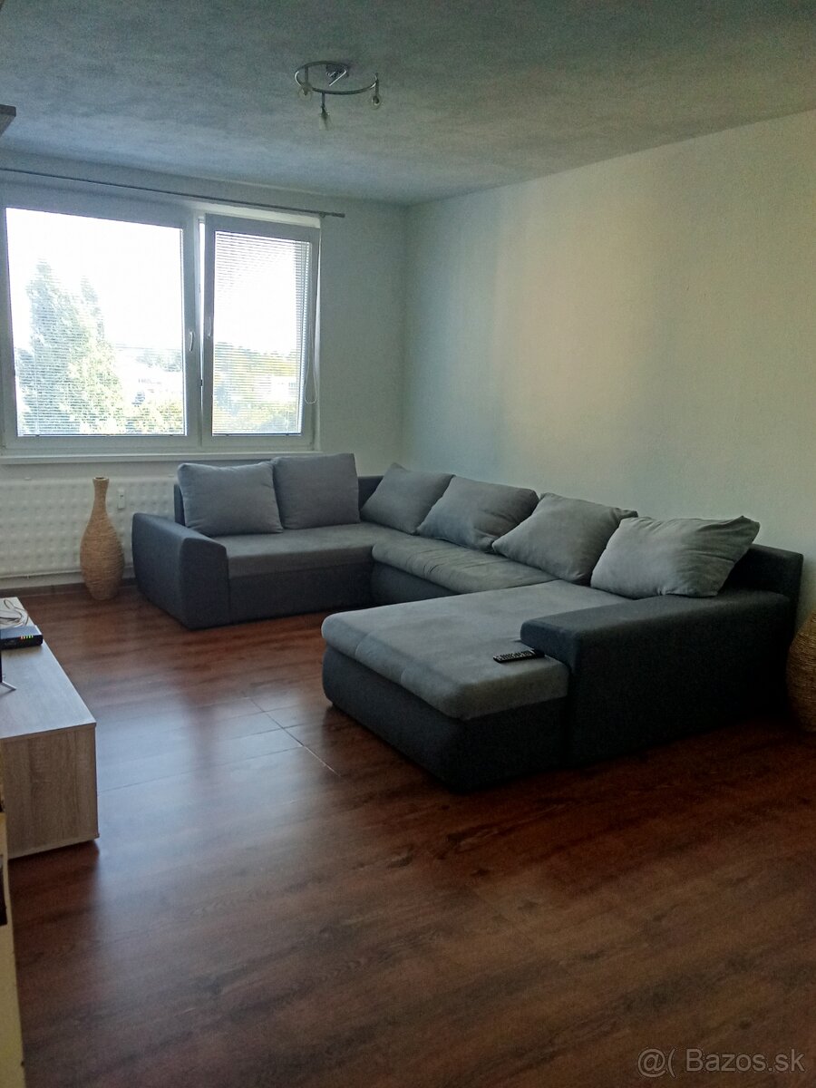 Prenájom veľký 2 izb.byt, ul. Dlhá, Chrenová,balkón.