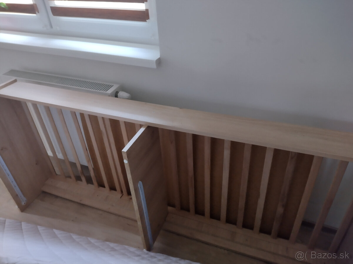 Detská postielka s prebalovacim pultom