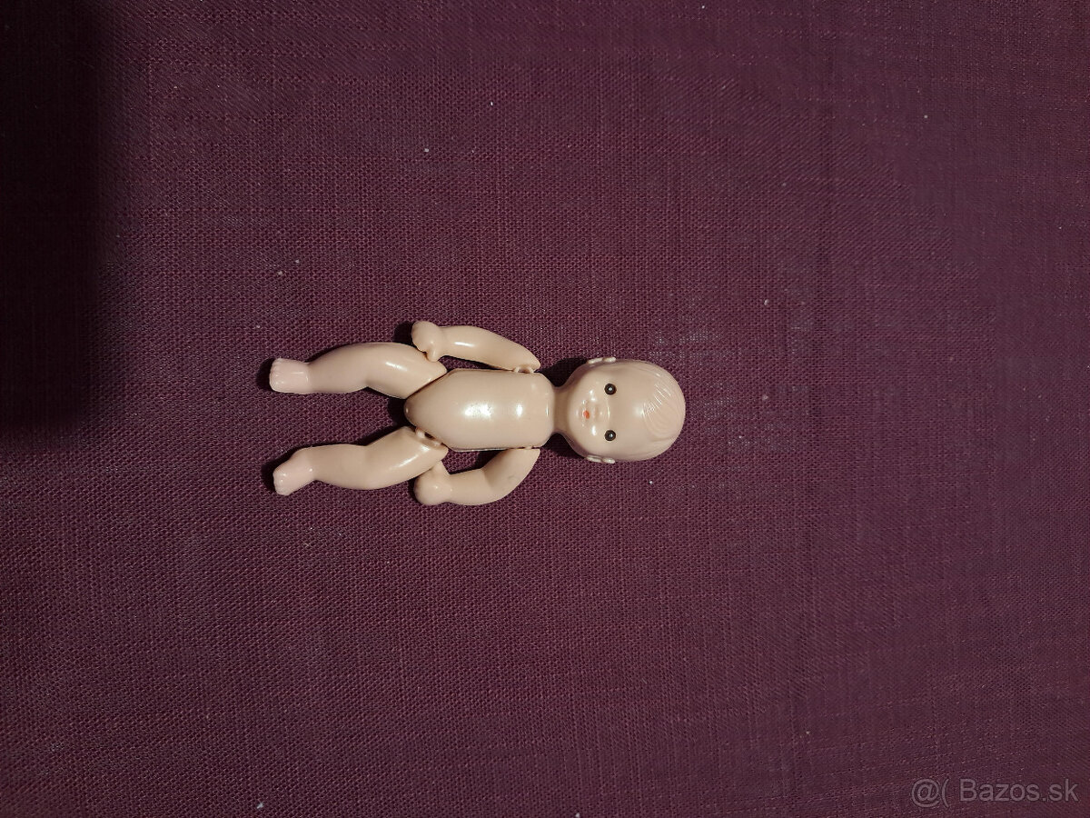 Predam retro bábiku IGRA.Celá je plastová, hýbe ručičkami aj