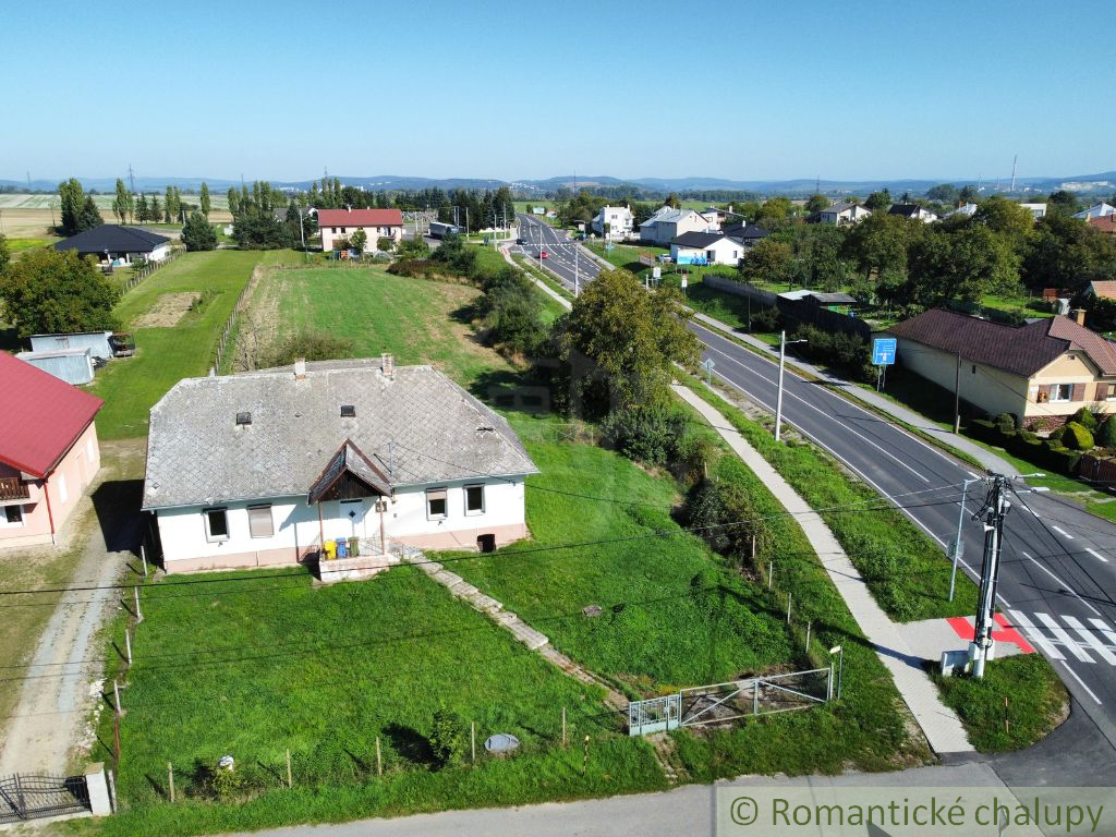 Mimoriadne veľký 55-árový pozemok so starším domom pri Vra