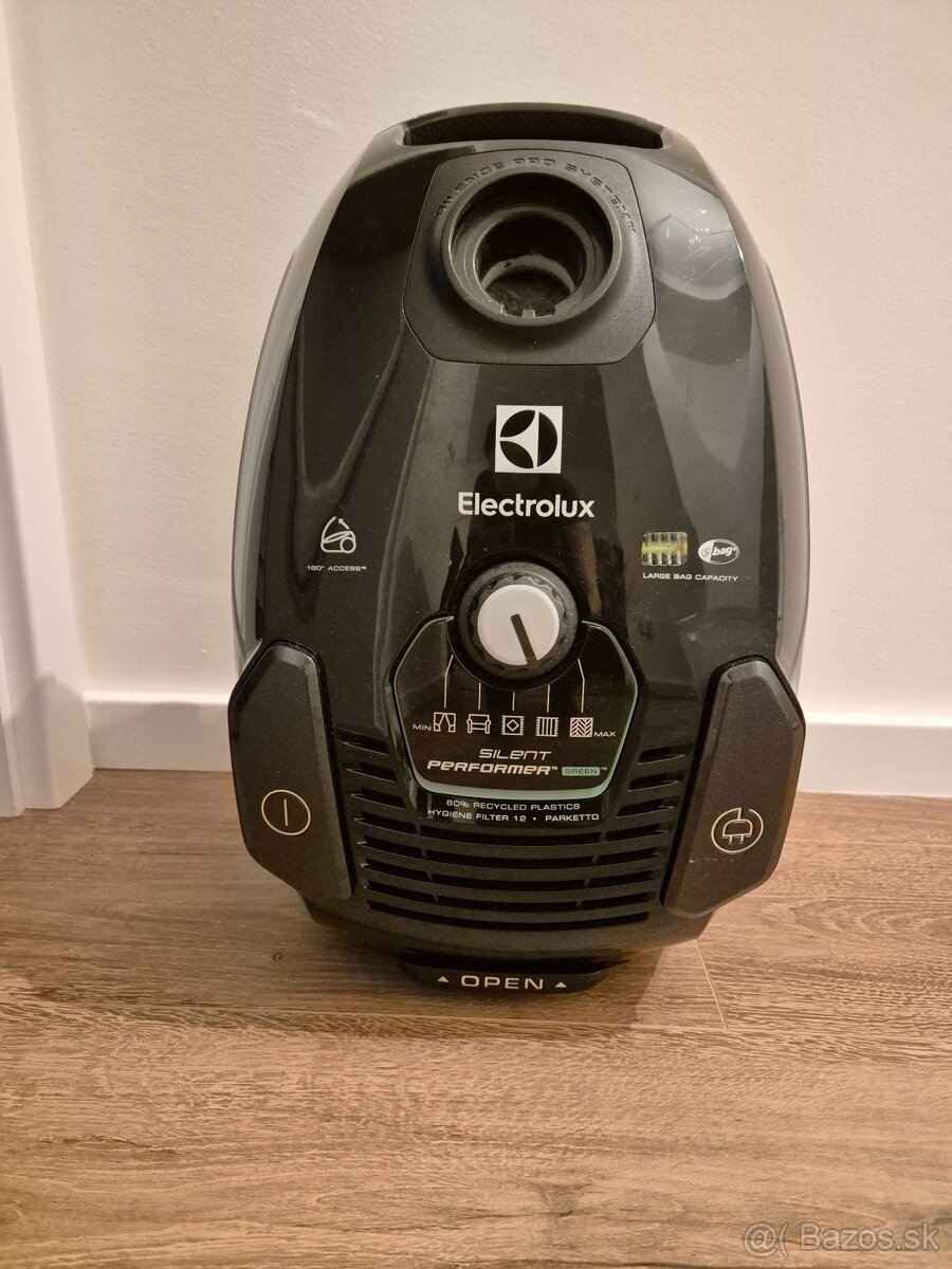 Tichý a úsporný vysávač Electrolux SilentPerformer Green