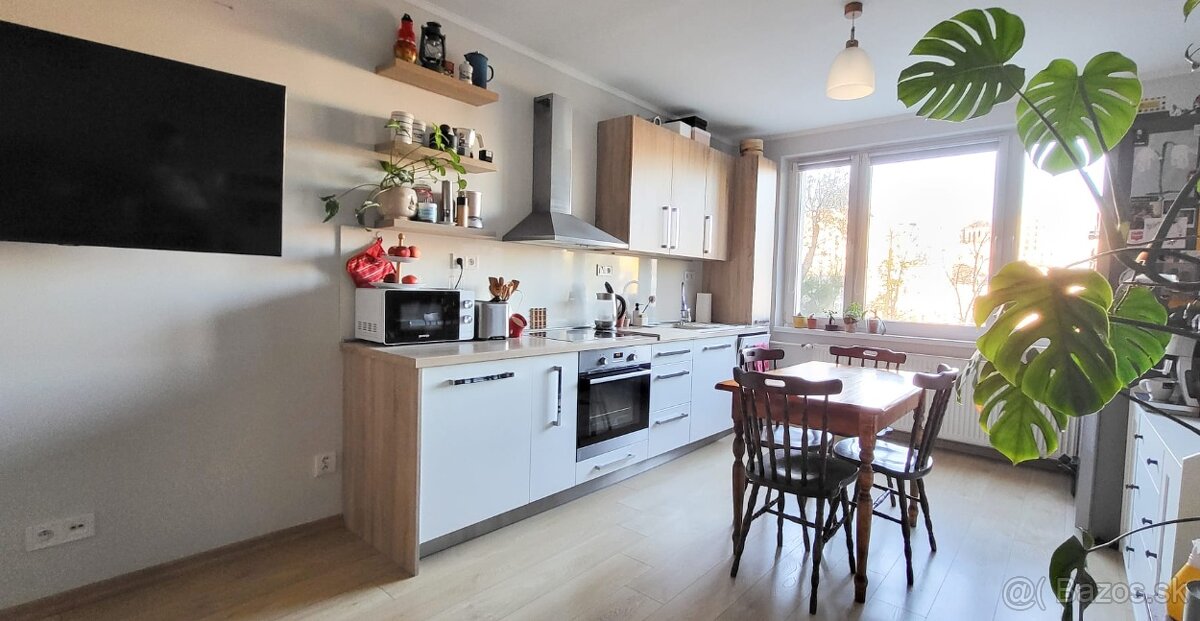 PRENAJMEM 1,5 - IZBOVÝ BYT v blízkosti centra