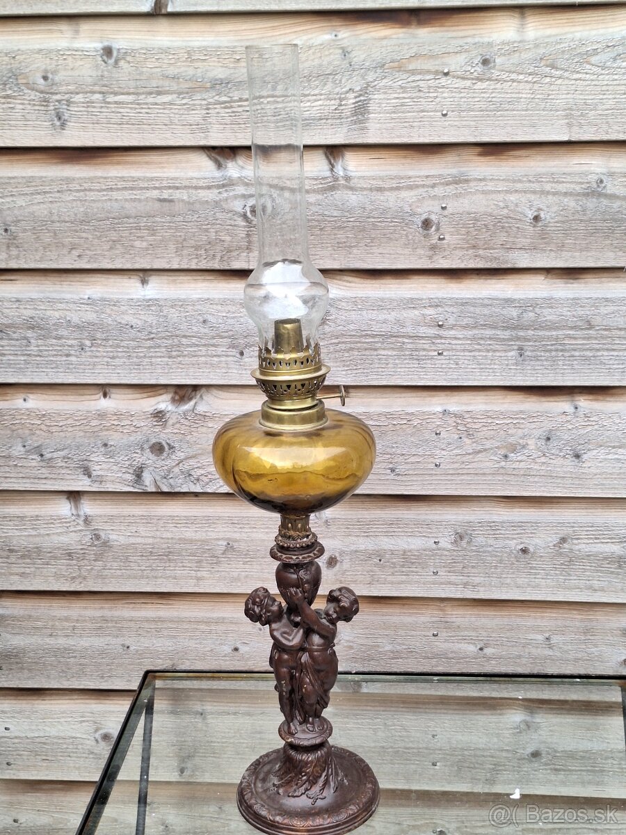 Starozitna petrolejova lampa