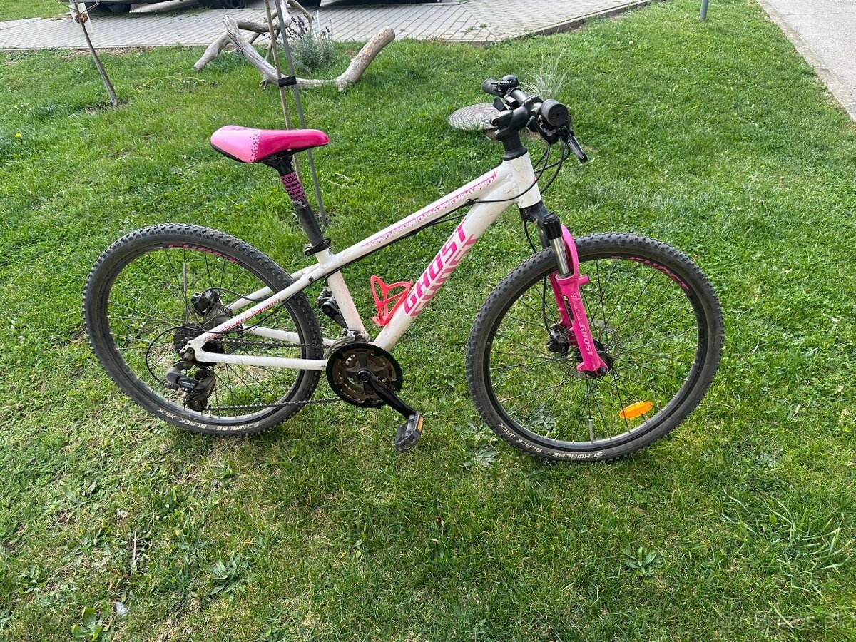 Krásny dievčenský Ghost