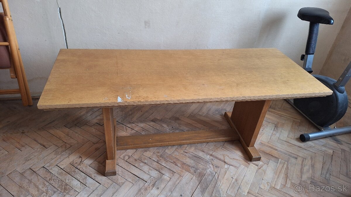 Konferenčný stolík