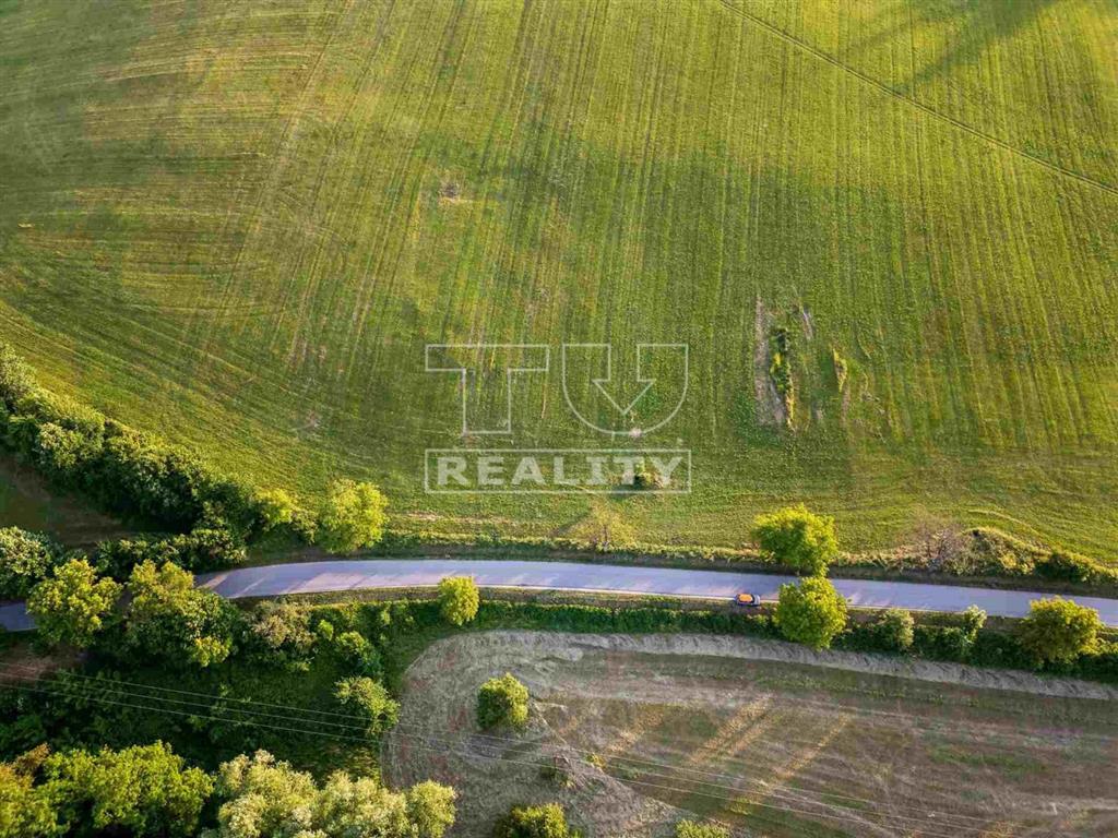 Stavebný pozemok v obci Lednické Rovne- Hôrka 836m2