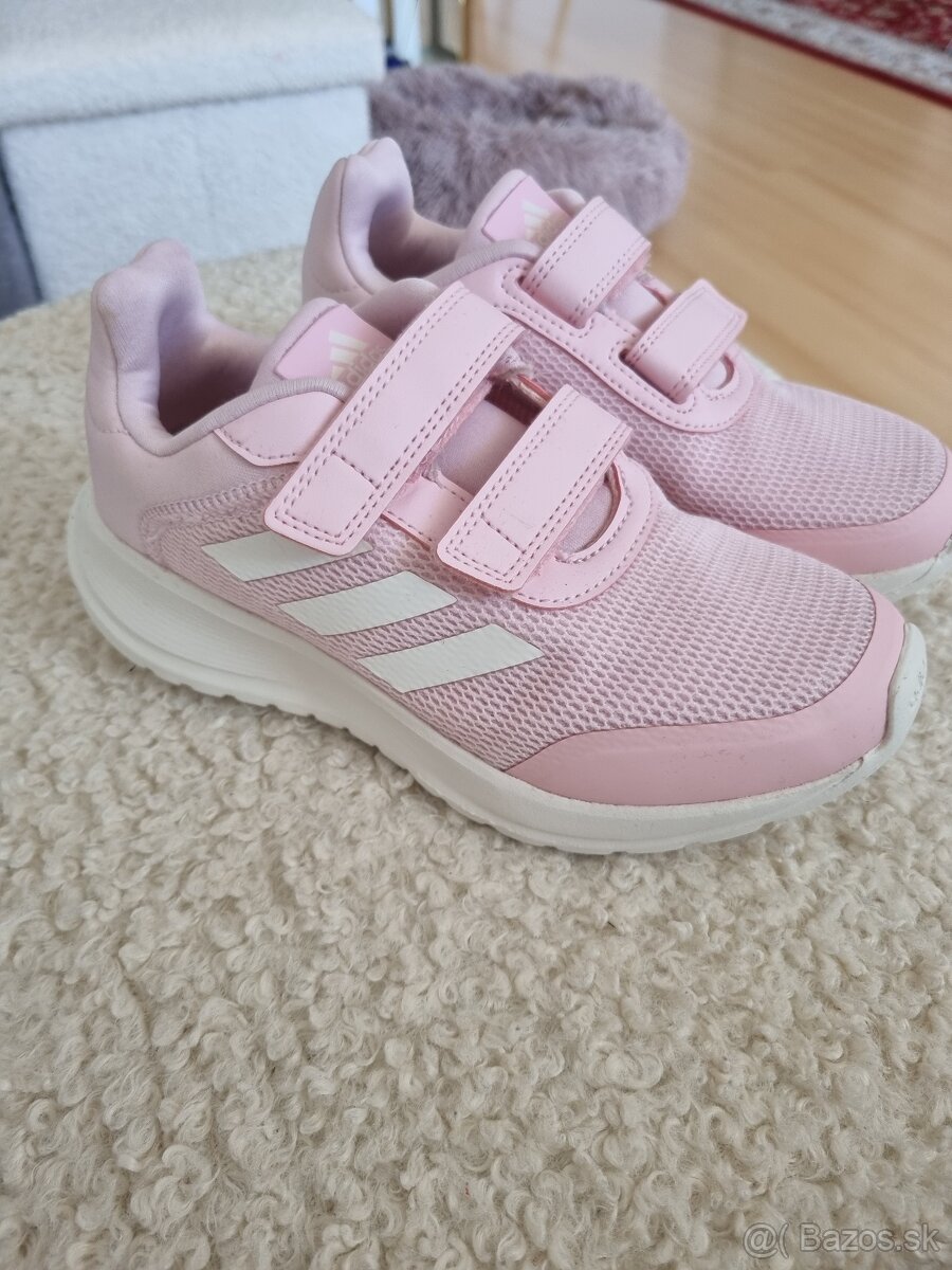 Dievčenské Adidas tenisky veľkosť 33