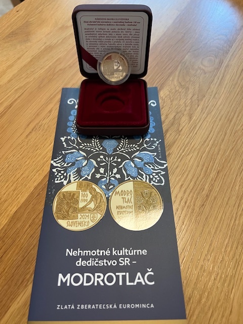 Zlata minca SR, 100 EUR, Modrotlač, rok 2024