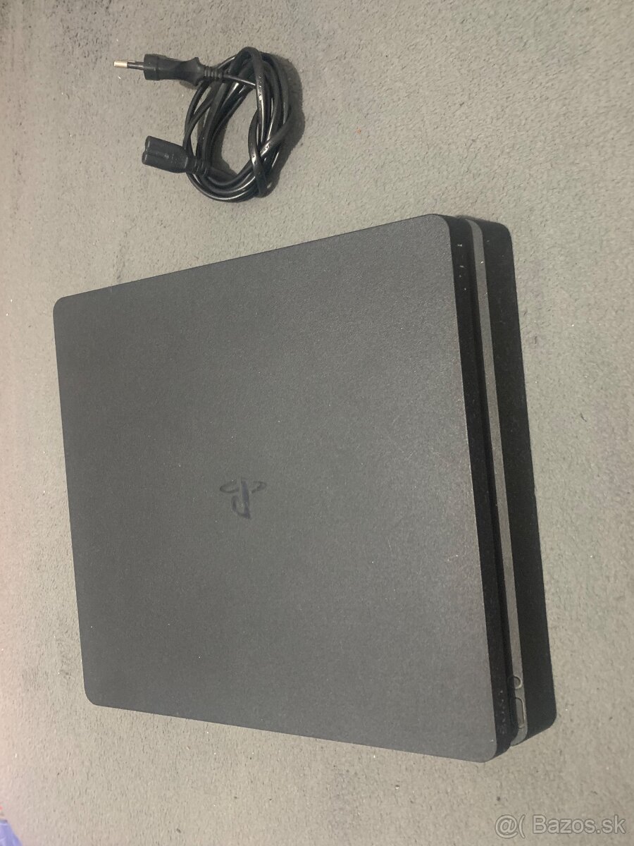 Predám hernú konzolu Sony PS4 Slim 500GB Stave nového Kusu